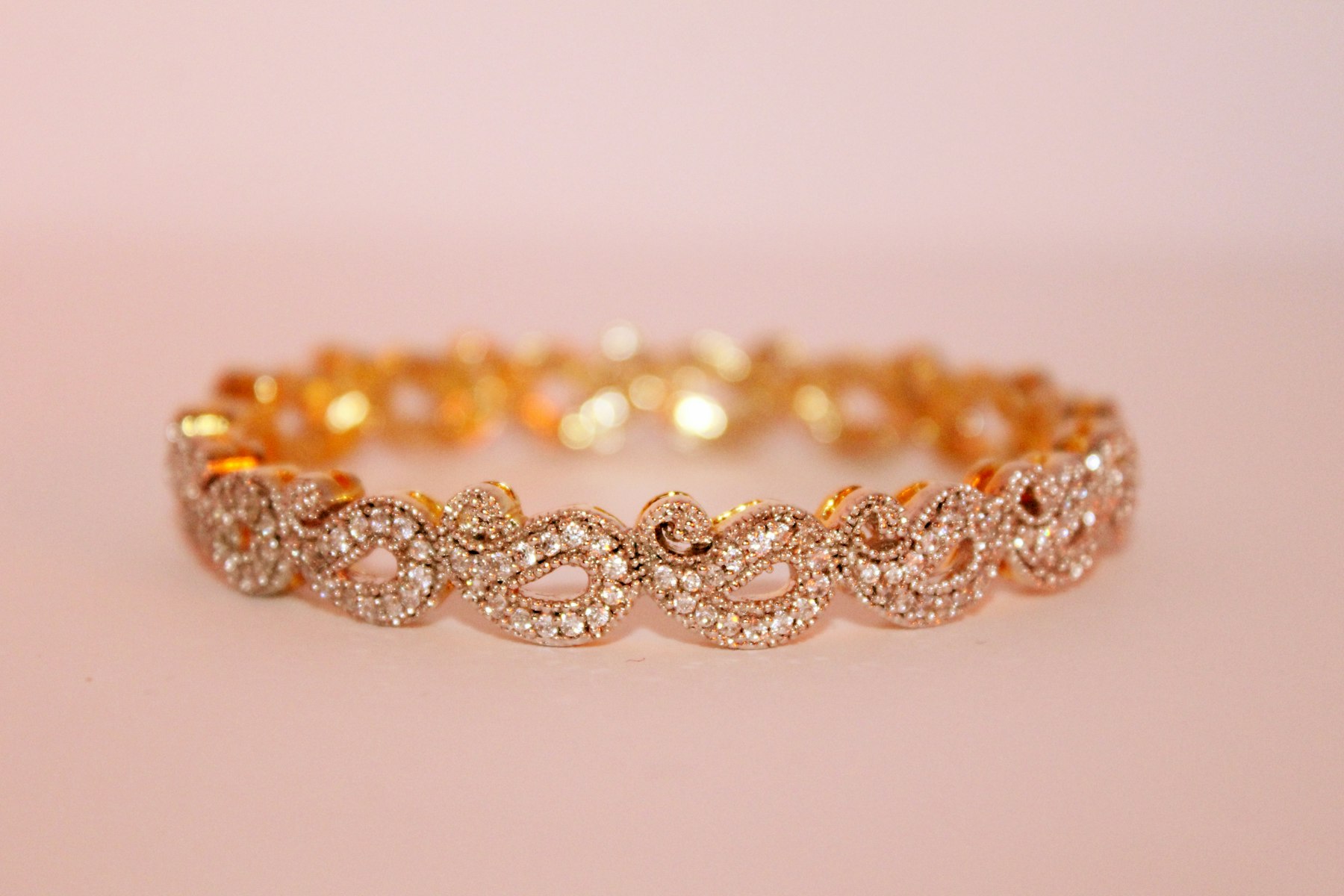 18K gold and diamond bracelet crafted in Italy